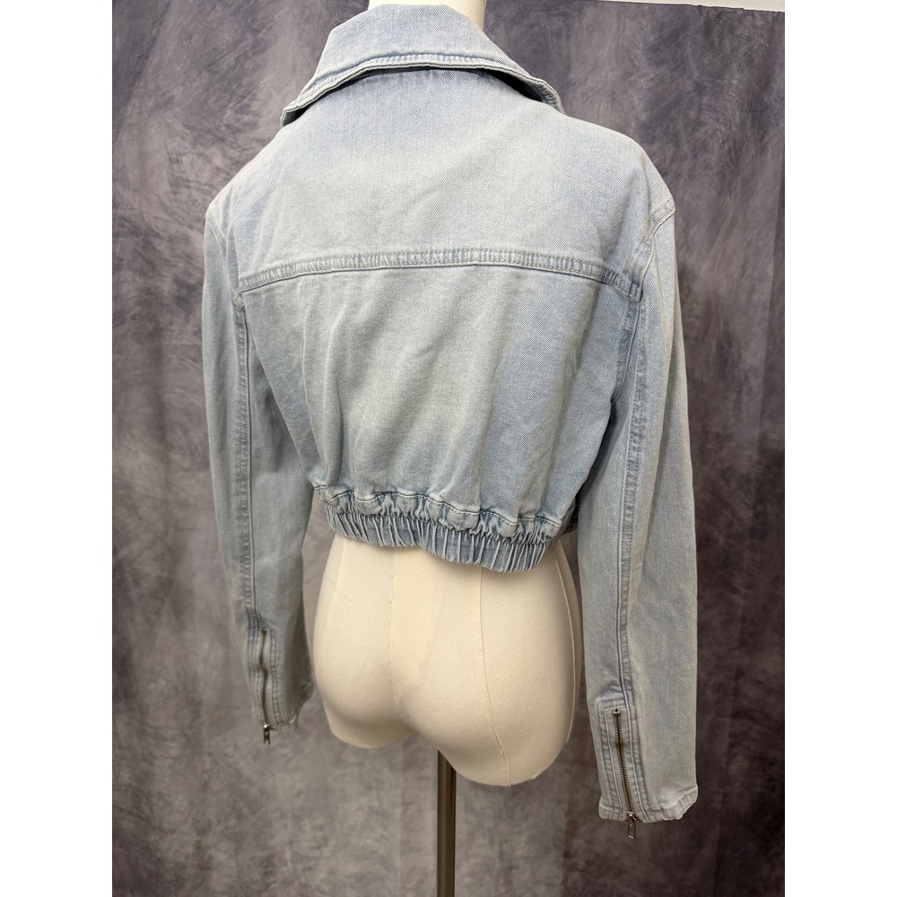 Madden NYC Womens Light Wash Cropped Denim Jacket Blue Small Cool Girl Timeless - Picture 3 of 10
